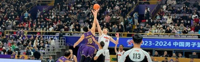 竞技宝app-27分21篮板！沃特斯绝杀背后 周琦统治力尽显