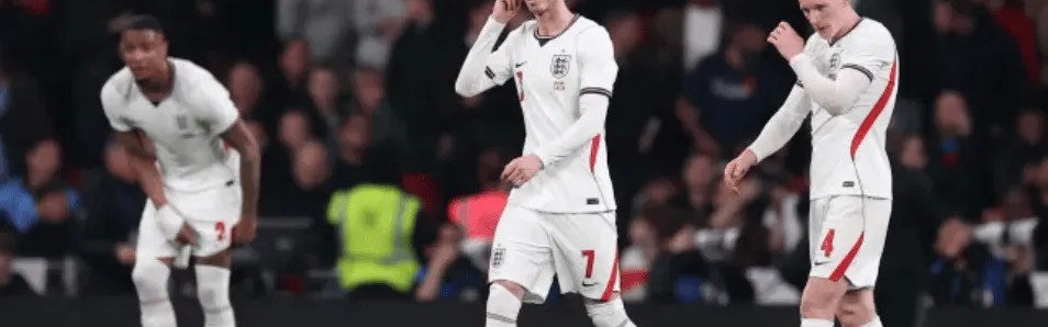 李-迪克森：帕尔默丢球不回追做得不够，福登踢伪9也没奏效