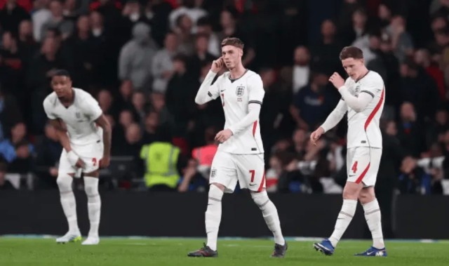 李-迪克森：帕尔默丢球不回追做得不够，福登踢伪9也没奏效