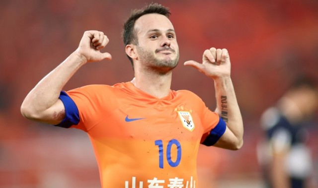 瓦神！瓦科24场3次戴帽、1次大四喜，22球0点球领跑中超射手榜！