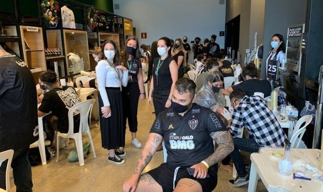 竞技宝网页版-瞧这福利！巴甲球队夺冠 球迷可以免费文身！